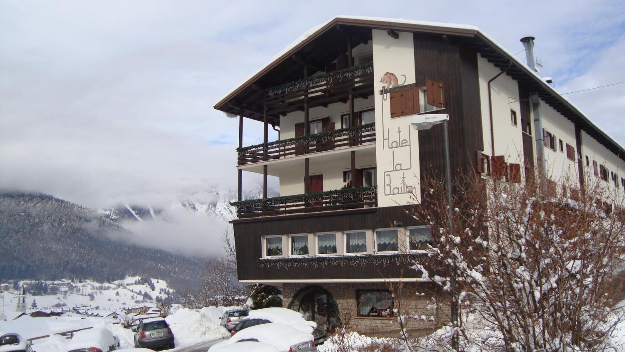 Hotel La Baita Андало Екстериор снимка