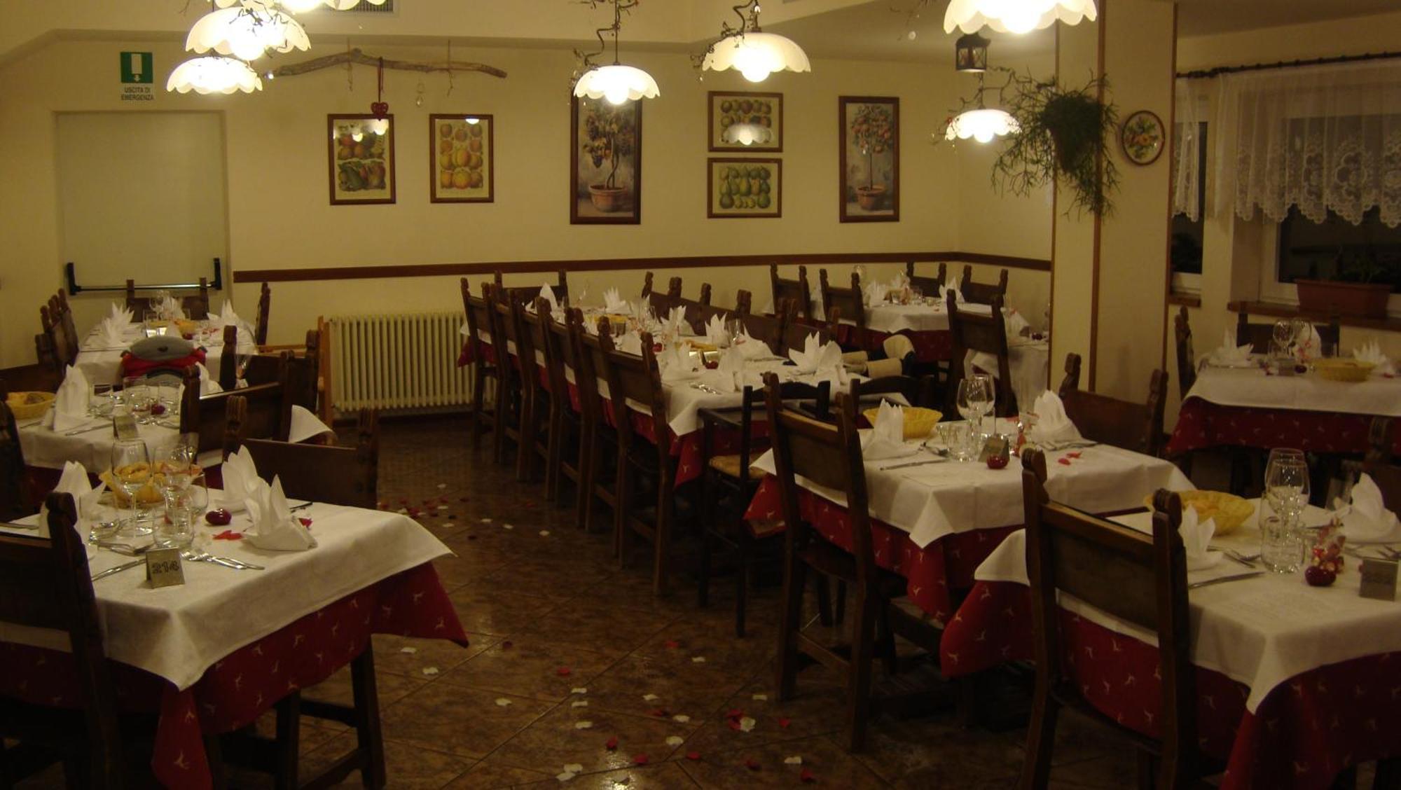 Hotel La Baita Андало Екстериор снимка